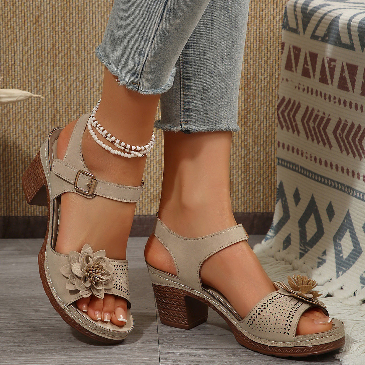 Womens Wedge Platform Sandals with Floral Decoration