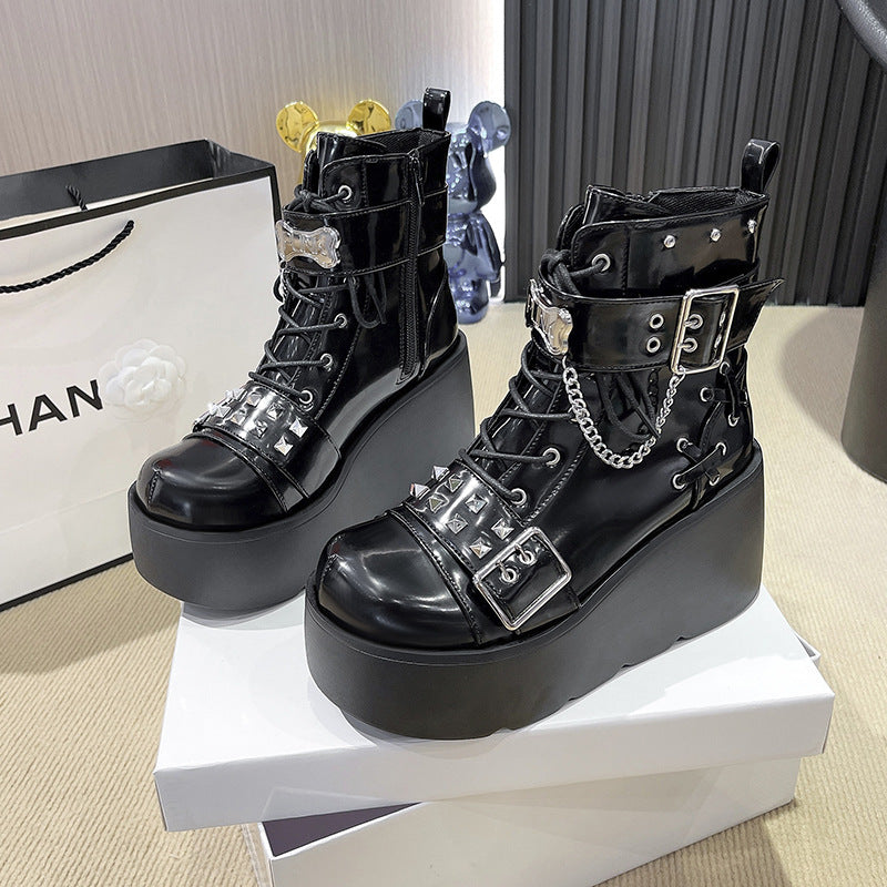 Platform Dr. Martens boots