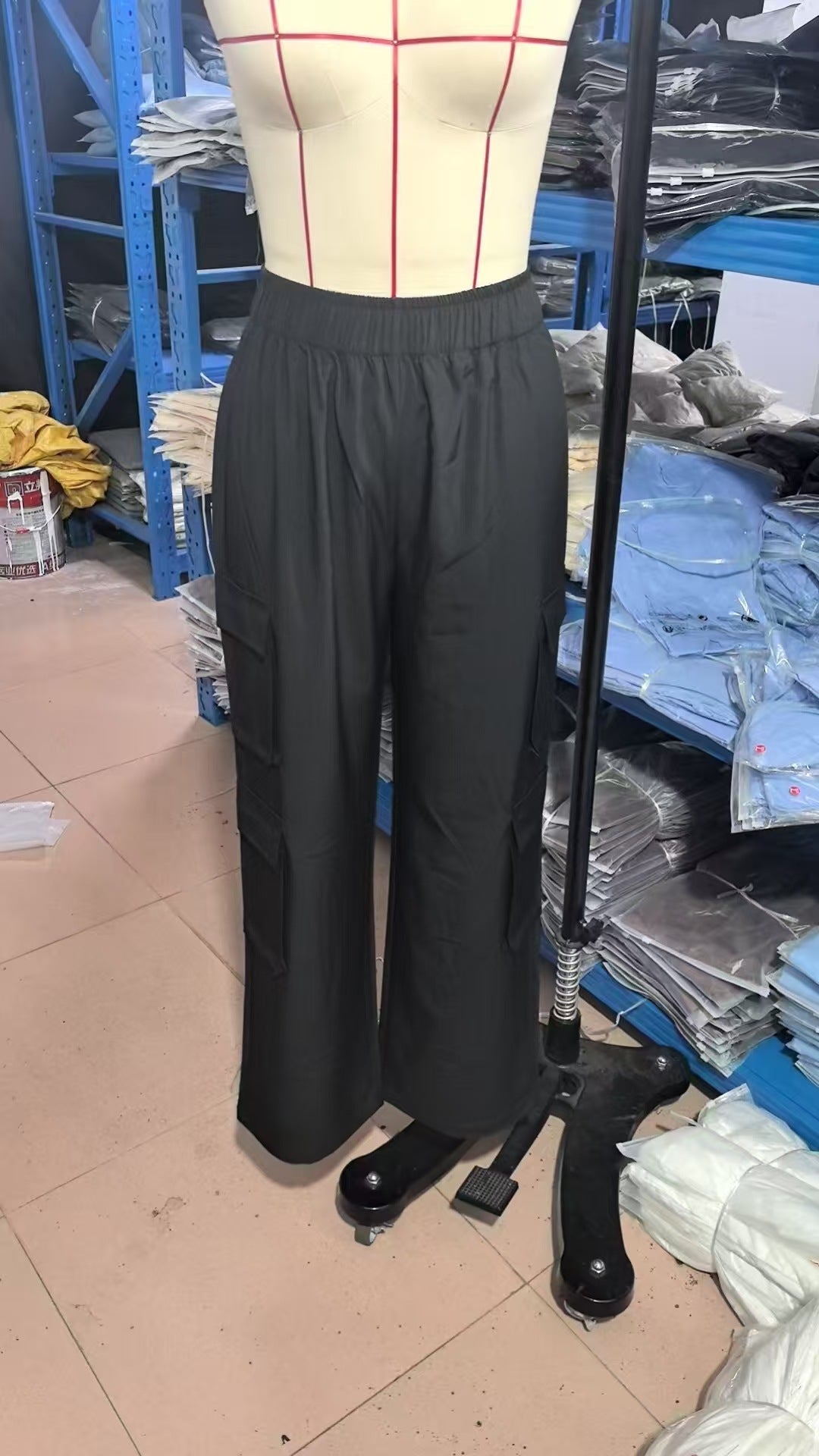 Womens Casual Multi-Pocket Solid Color Cargo Pants Straight Leg Mid-Rise Pants