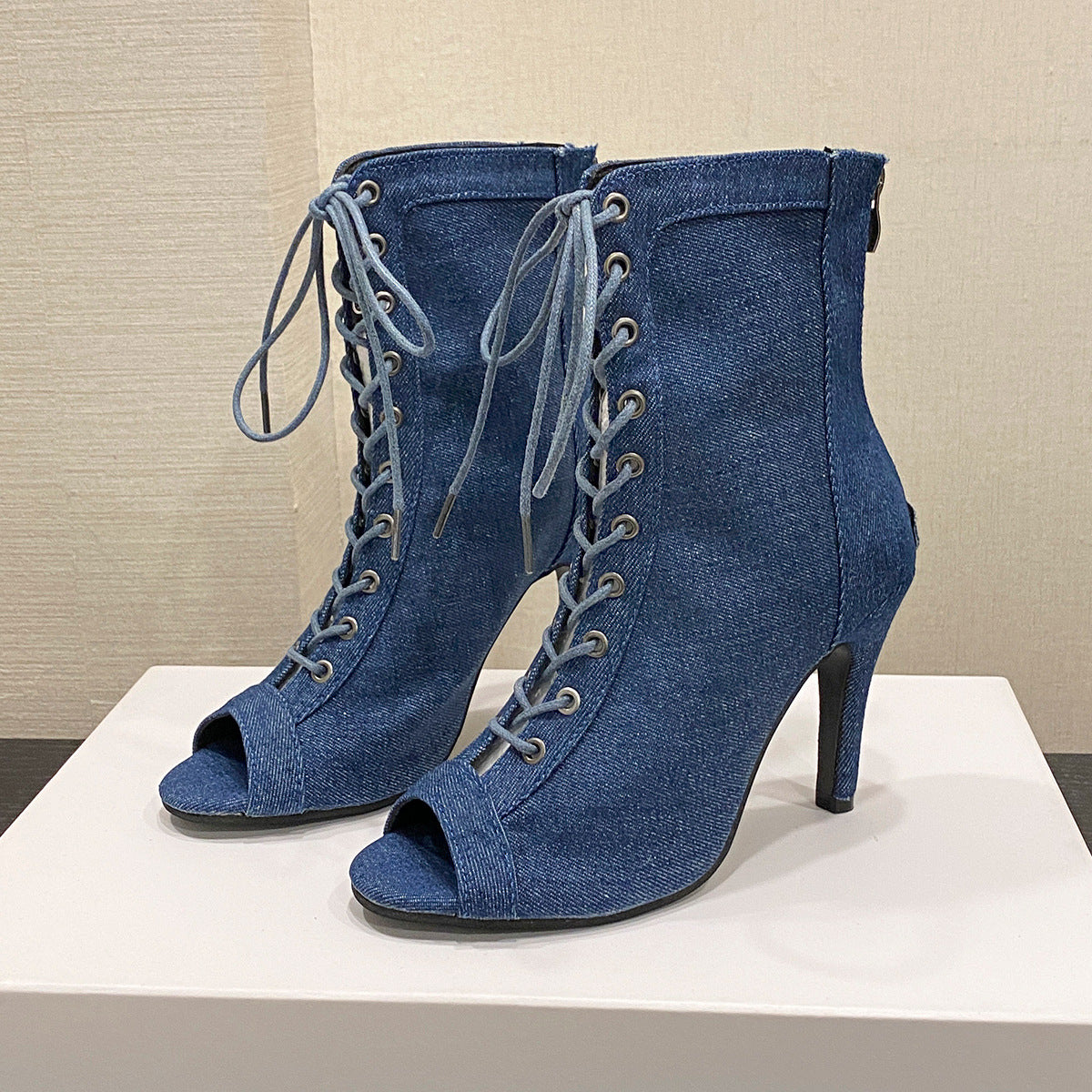 High-heeled sandals with laces
