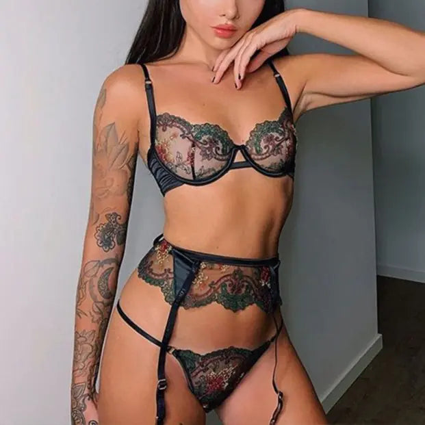 2021 European Style Embroidered Lace Lingerie Set