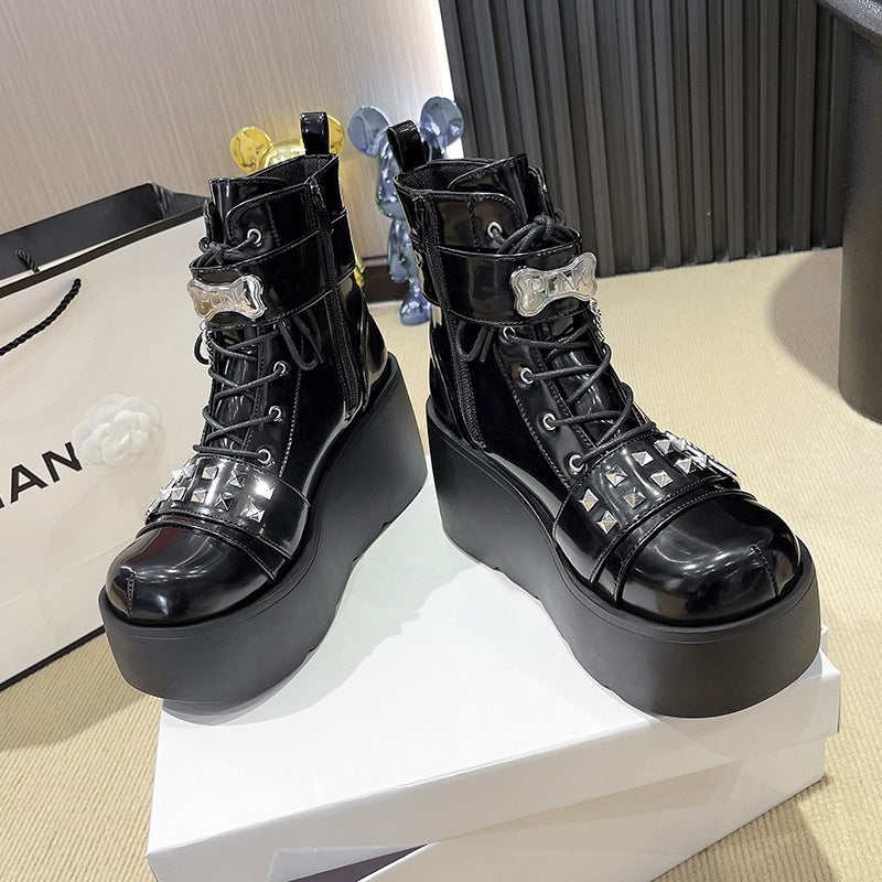Platform Dr. Martens boots