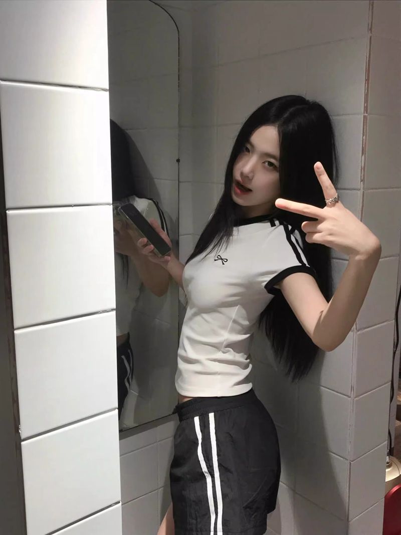 Women's Bow Embroidery Cotton T-Shirt